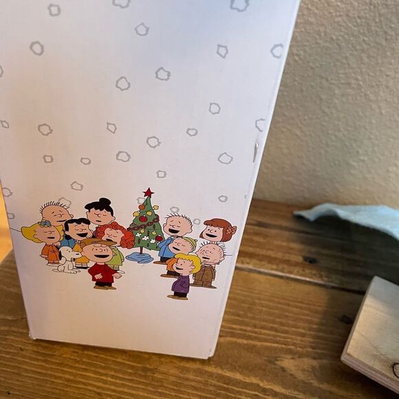 Peanuts 24 inch Christmas Tree Linus Blanket - Picture 8 of 10